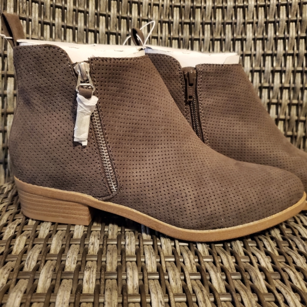 Universal Thread Women's Marlis Wide Width Booties Dark Gray Size 6